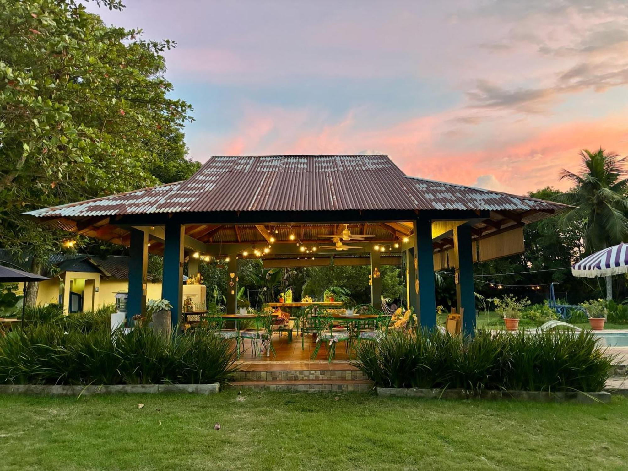 イグエイ Campito Loving Bed & Breakfast エクステリア 写真